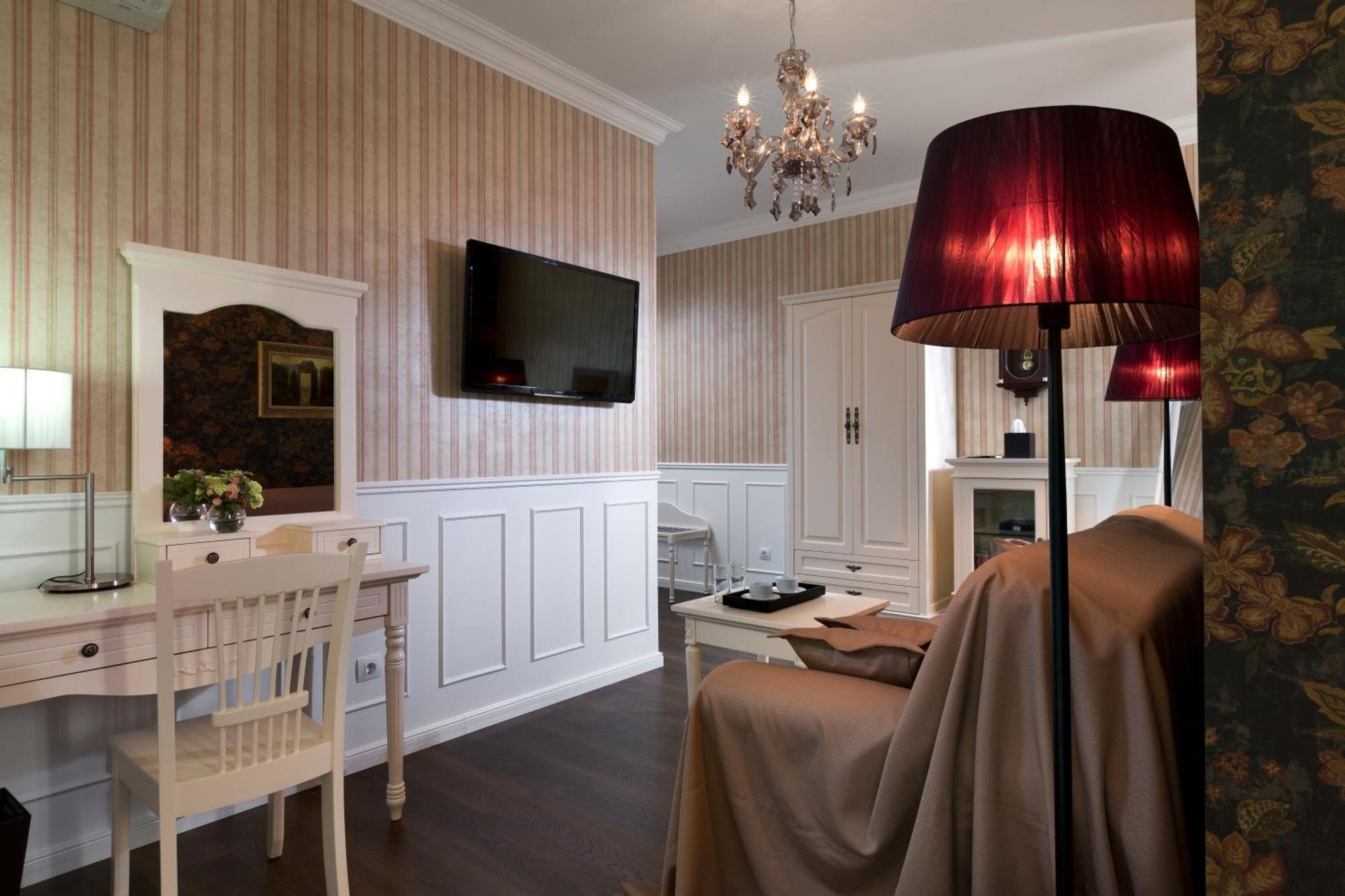 De Gaulle Boutique Hotel Harkiv Dış mekan fotoğraf