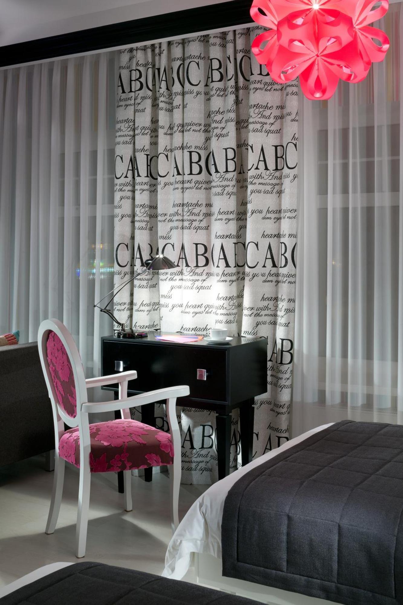 De Gaulle Boutique Hotel Harkiv Dış mekan fotoğraf