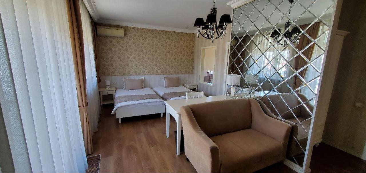 De Gaulle Boutique Hotel Harkiv Dış mekan fotoğraf