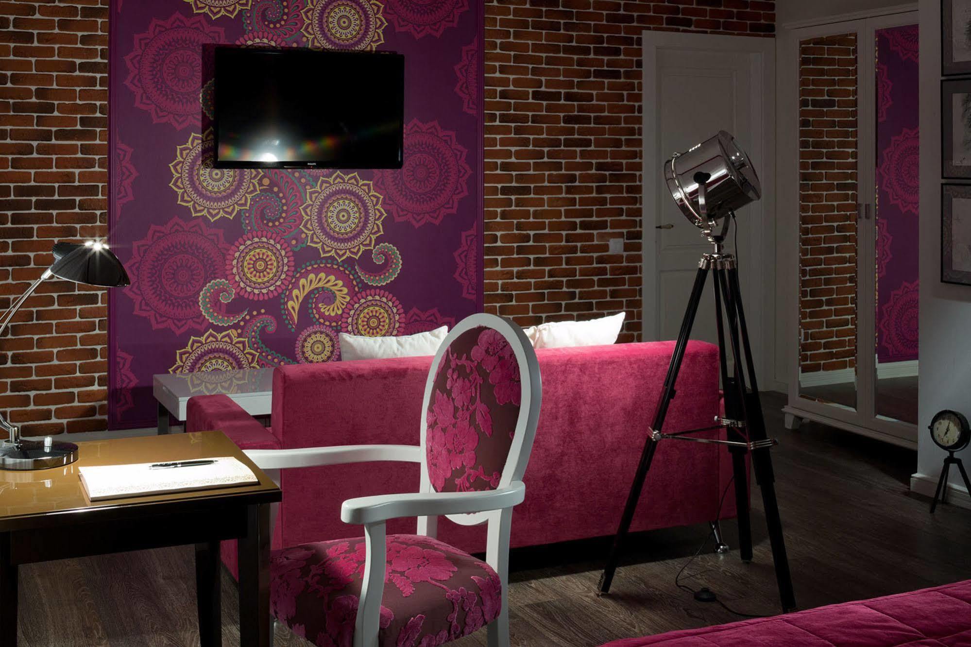 De Gaulle Boutique Hotel Harkiv Dış mekan fotoğraf