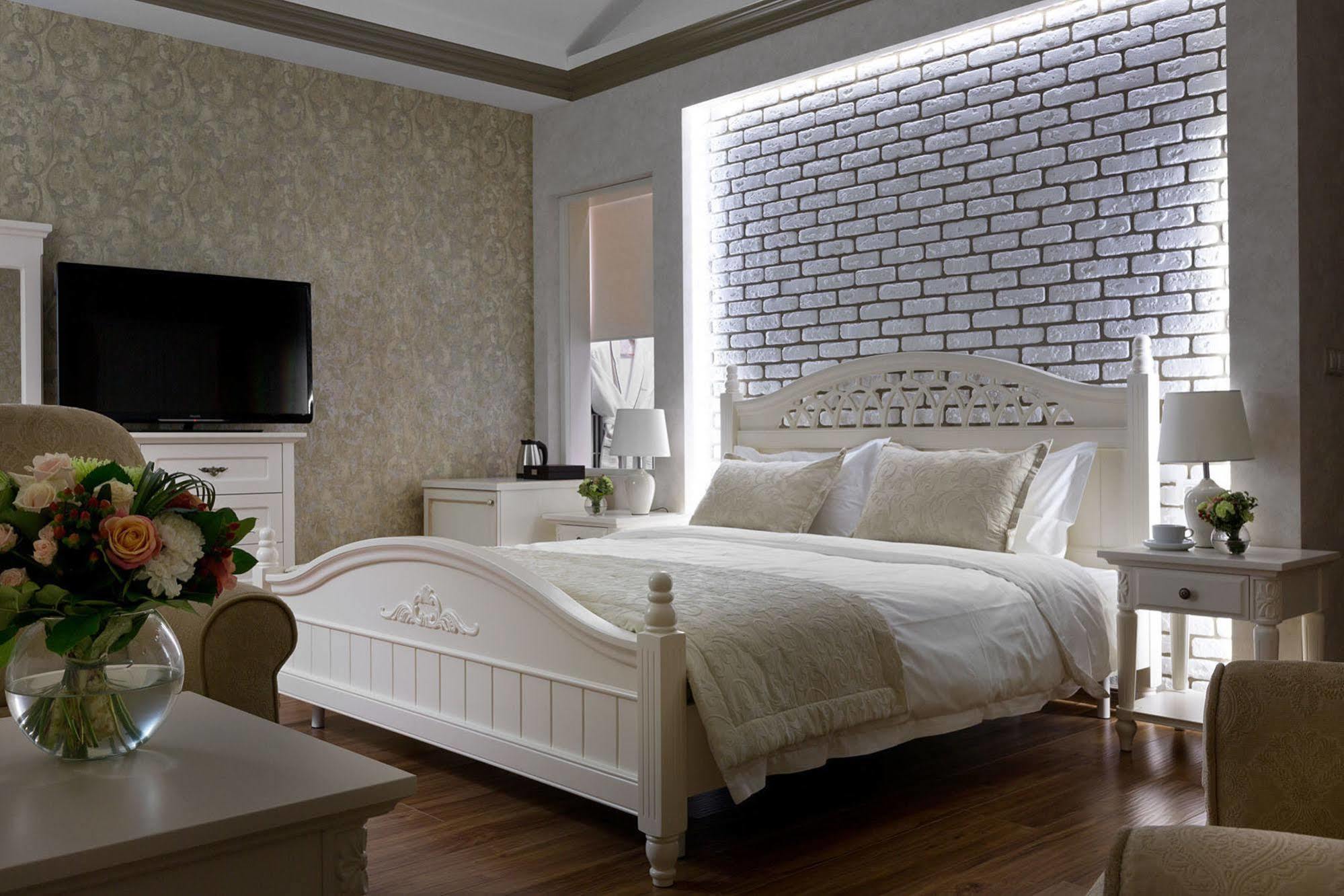 De Gaulle Boutique Hotel Harkiv Dış mekan fotoğraf
