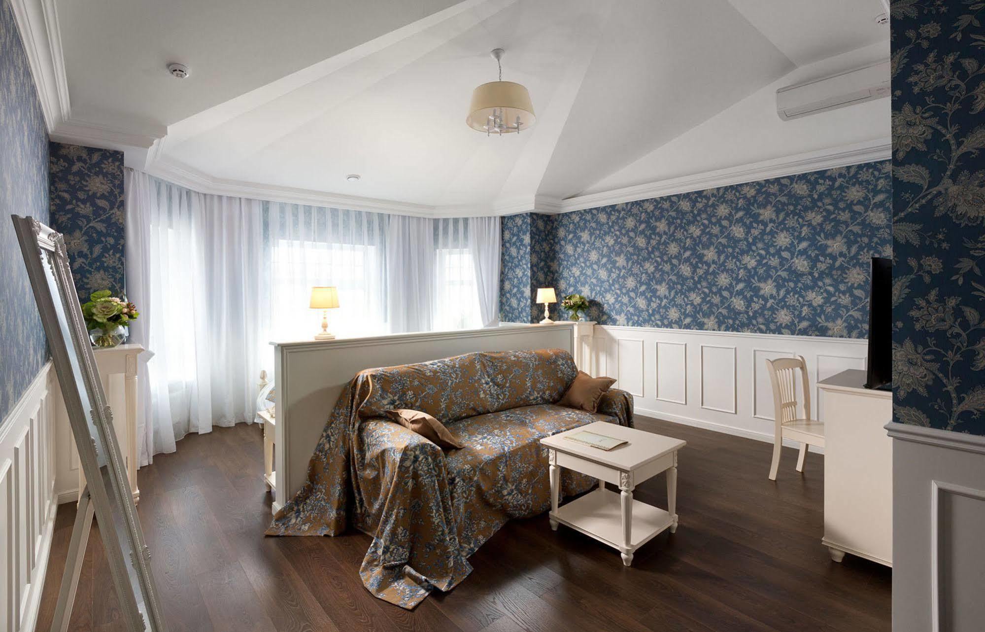De Gaulle Boutique Hotel Harkiv Dış mekan fotoğraf