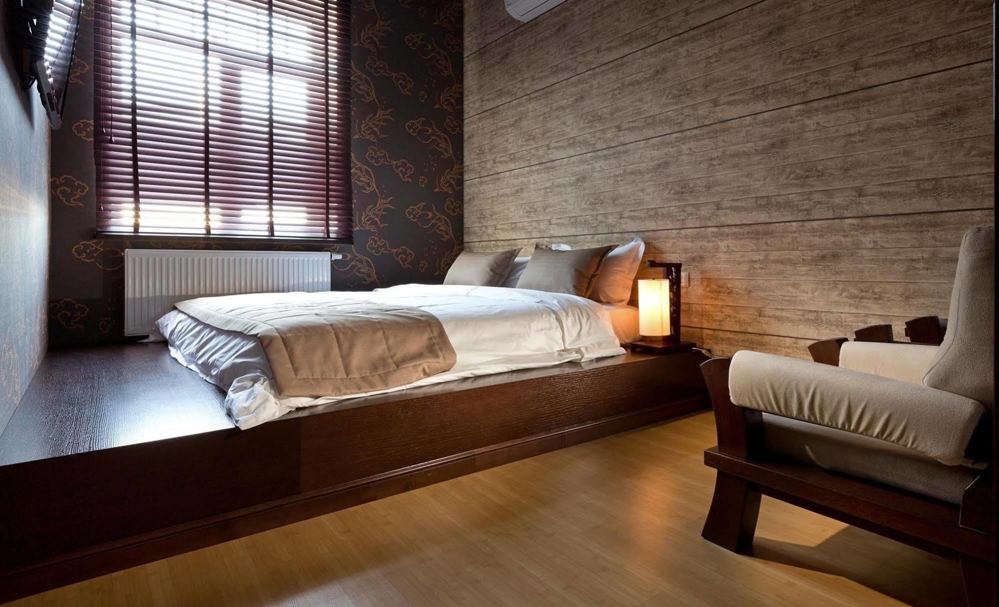 De Gaulle Boutique Hotel Harkiv Dış mekan fotoğraf