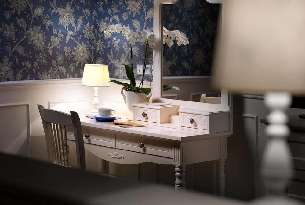 De Gaulle Boutique Hotel Harkiv Dış mekan fotoğraf
