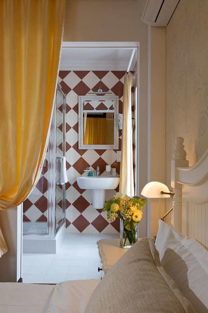 De Gaulle Boutique Hotel Harkiv Dış mekan fotoğraf