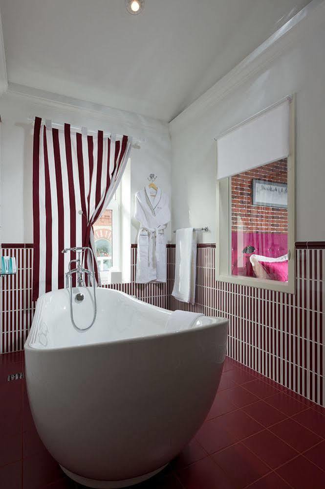 De Gaulle Boutique Hotel Harkiv Dış mekan fotoğraf