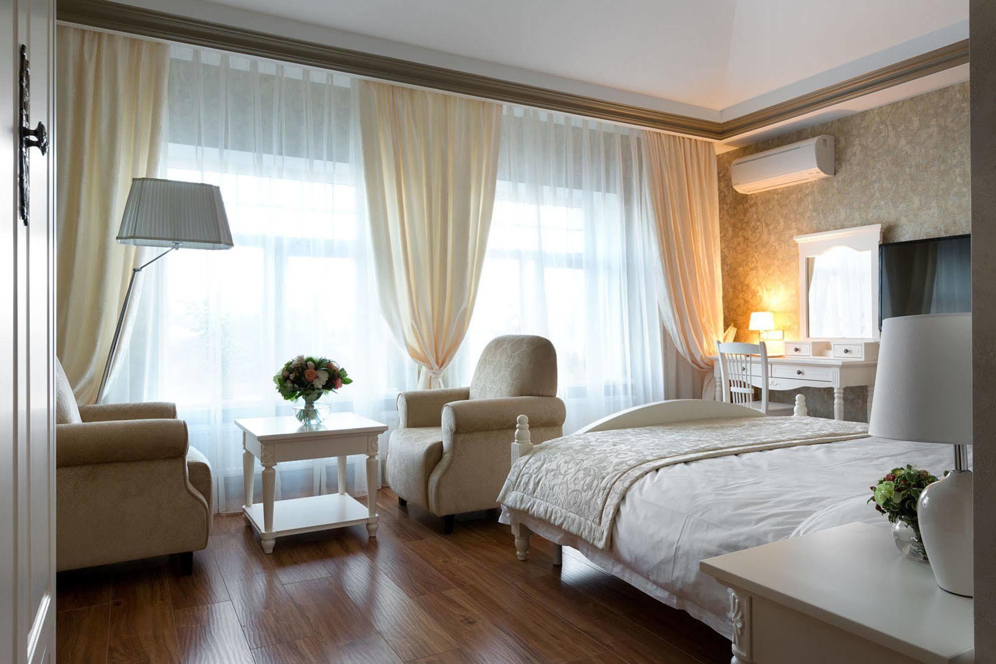 De Gaulle Boutique Hotel Harkiv Dış mekan fotoğraf