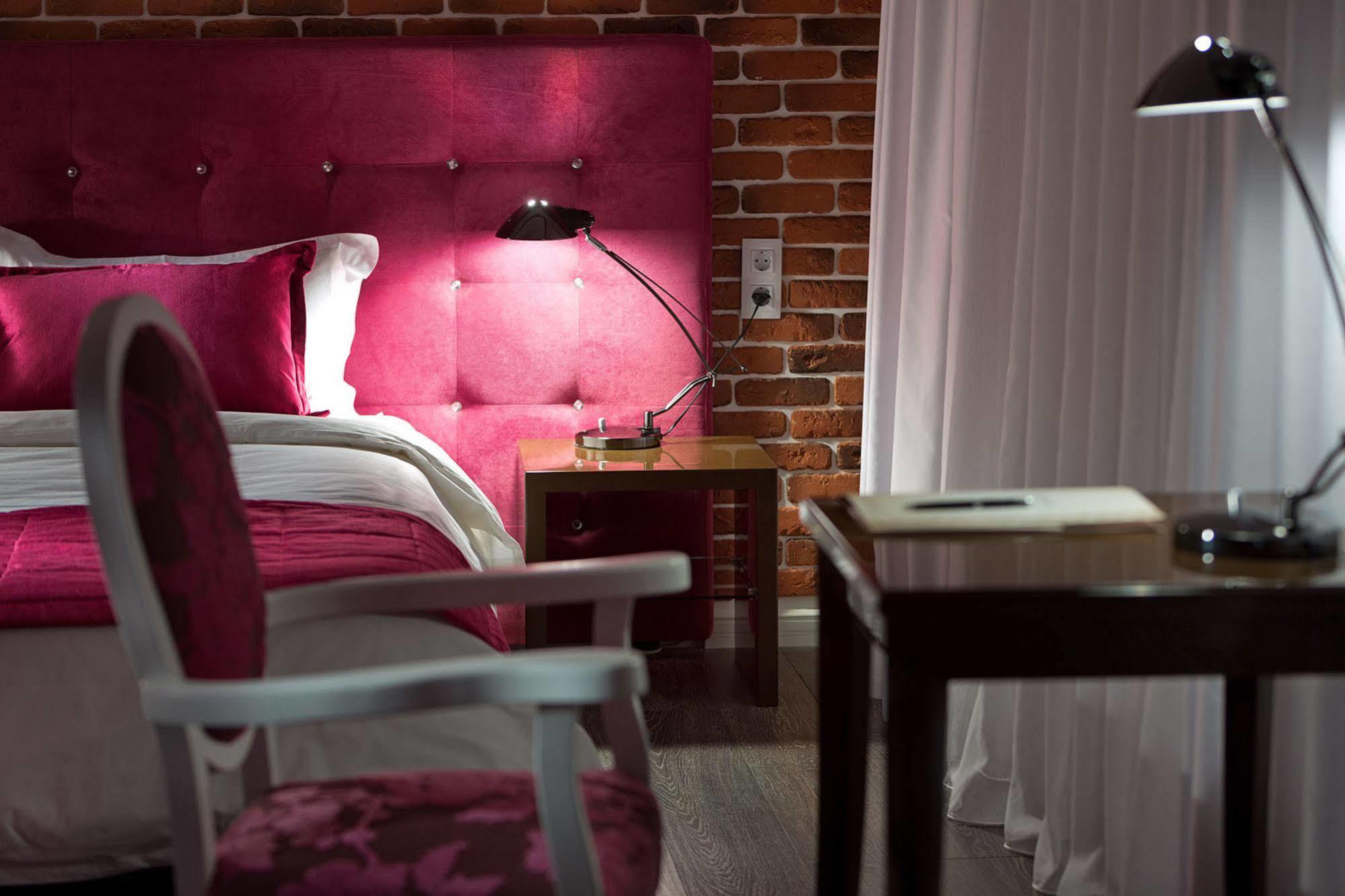 De Gaulle Boutique Hotel Harkiv Dış mekan fotoğraf