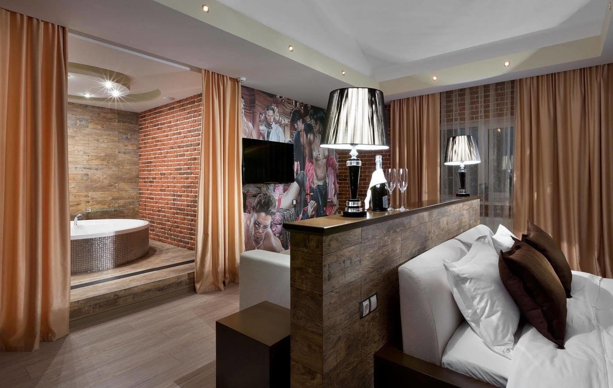 De Gaulle Boutique Hotel Harkiv Dış mekan fotoğraf